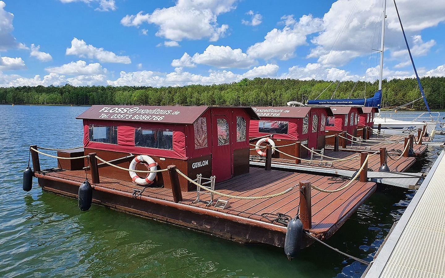 Flöße für Halb- oder Ganztagesausflüge, Foto: Expeditours